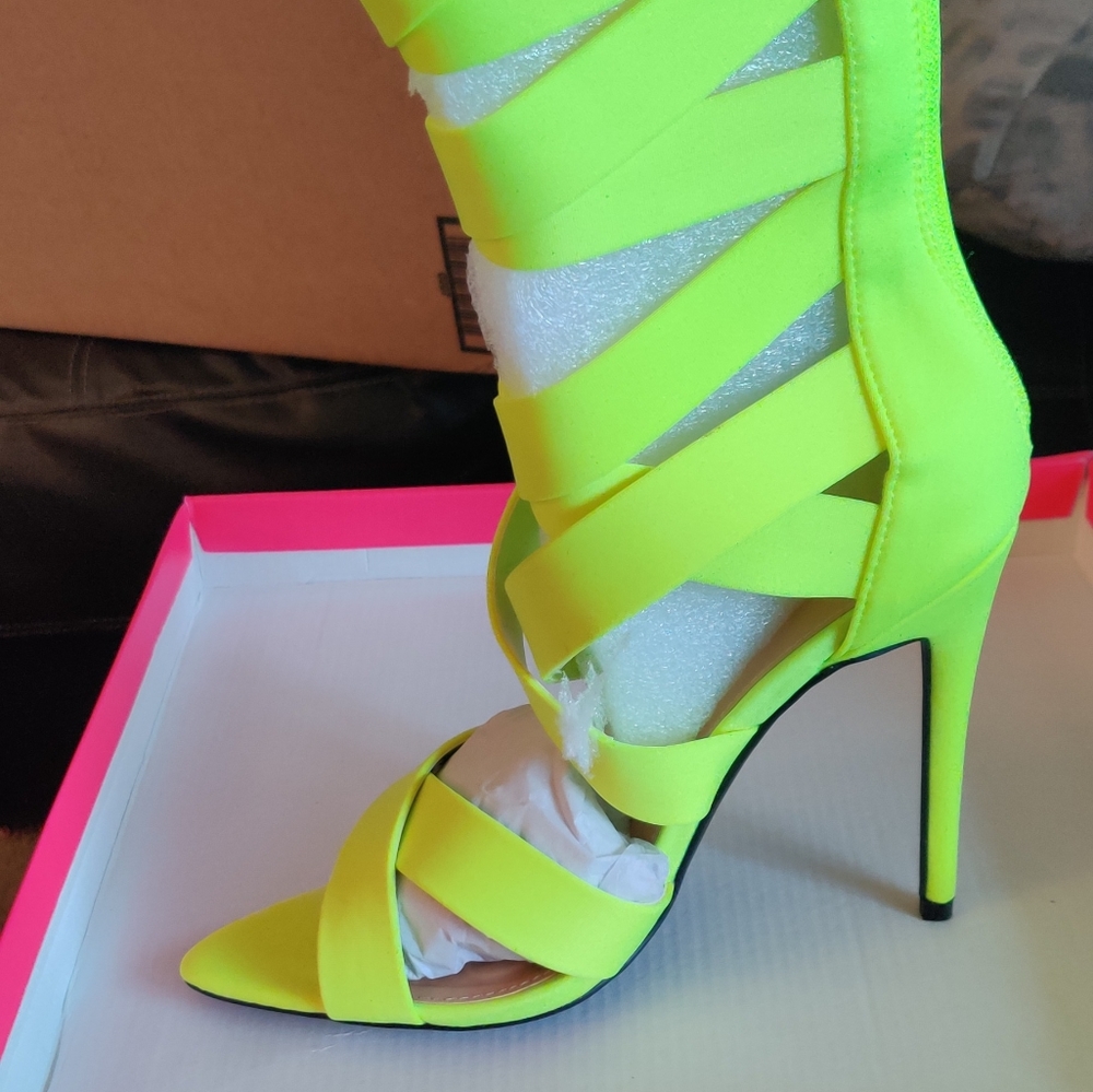 NWT Bandage Sandals